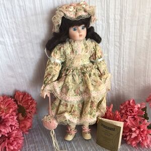Vintage MANN DOLL COLLECTORS GUILD Sharon porcelain doll 1800s style in box